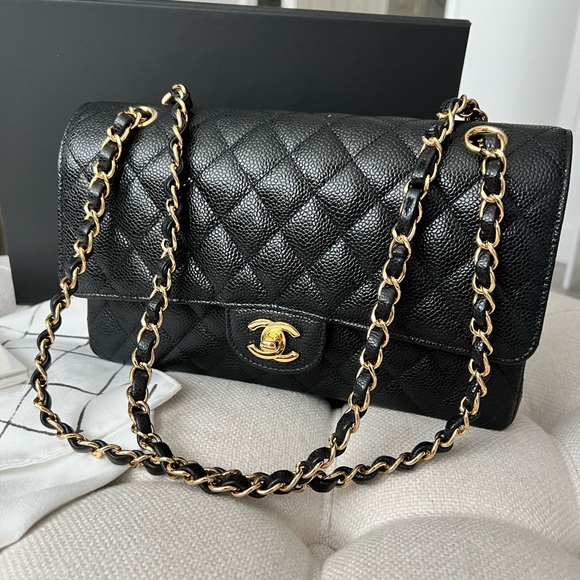 Chanel Classic double flap Caviar with Gold hardware - Picture 11 of 15